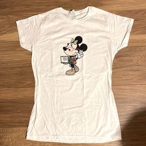 Minnie Mouse holding a Laptop T-shirt